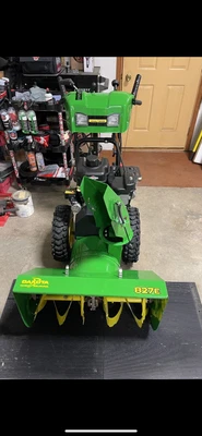 $1000 • Buy John Deere Snowblower 827E