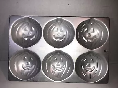 Wilton 1983 Mini Pumpkin Muffin Cake Pan Halloween 508-1040 • $8.50