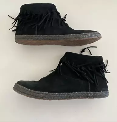 Ugg Shenendoah Size 8.5 Ankle Boots Black Fringe Suede Moccasins 1012502 • $9