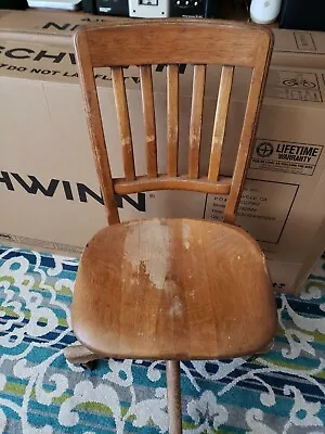 Antique Vintage 1914 Milwaukee Chair Company Medium Oak Banker Desk Swivel Chair • $95