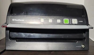 $57.59 • Buy FoodSaver V3250 Food Preservation Vacuum Bag Sealer Black