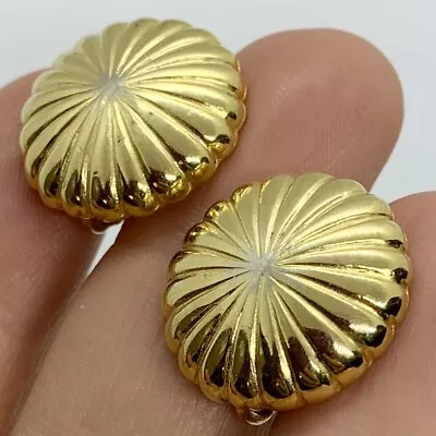 Vtg Puffy Scalloped Dome Flower Gold Earrings Clip-on Umbrella Round Stud 3/4” • $7.96