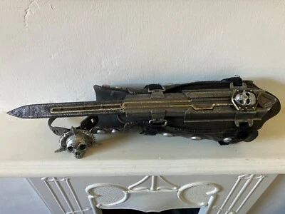 £30 • Buy Assassins Creed Black Flag Hidden Blade And Skull Buckle - Out Box But Not Used