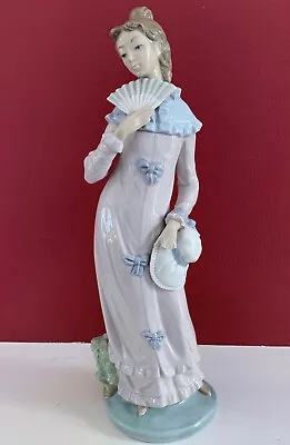 Nao Lladro Lady With Fan #0291 Holding Hat Vintage Oriental Woman 12  Tall 1980 • $44.99