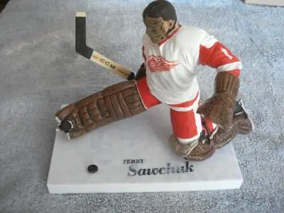 VINTAGE DETROIT RED WINGS TERRY SAWCHUK (McFARLANE) ACTION FIGURE & 11 X 9 PHOTO • $60