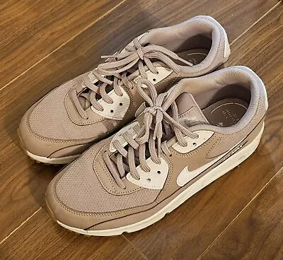 Nike - Air Max 90 - W Taupe - US9 • $70