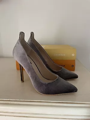 Topshop Grey Velvet Court Shoes Size 4 • £16.99