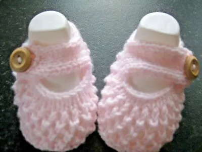 £3.25 • Buy PAIR HAND KNITTED BABY SHOES In PINK - SIZE NEW BORN (2)