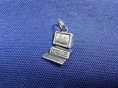 Grandma Grabe's Beautiful Vintage 925 Sterling Silver Computer Pendant • $0.75