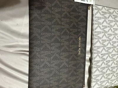 $128 New MICHAEL KORS JET SET CHARM LG ZIP CLUTCH  MK LOGO BRN/LUGGAGE Wristlet • $59.99