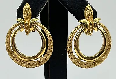 Vintage CROWN TRIFARI Brushed & Shiny Goldtone Fleur De Lis HOOP Earrings CHIC • $19.98