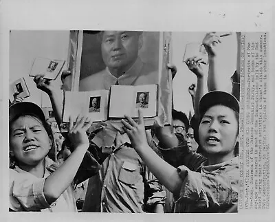 1966 Portraits Of Mao Tze Tung & Books Displayed By Red Guards Wire Photo • $24.99