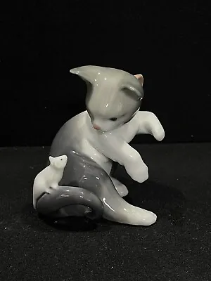Lladro 5236 Cat & Mouse Porcelain Figurine • $39