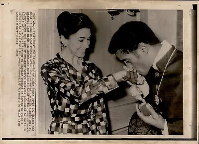 LG52 1968 Oversize AP Wire Photo SAMMY DAVIS JR KISSES HAND DAME MARGOT FONTEYN • $20