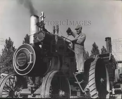 1955 Press Photo Steam Engine Tractor On Exhibit - Spb07415 • $19.99