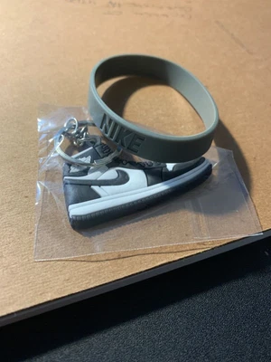 $8 • Buy Sneakers Key-Chains 2D  Retro Shoe Key Chain , Still Sealed , With Bracelet .