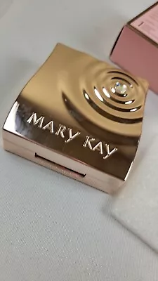 Mary Kay~unfilled Compact~nib~unfilled • $8