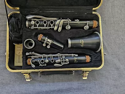 Selmer Soloist Clarinet Bb Bundled With Carrying Case • $90