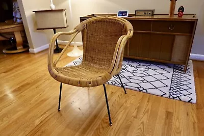 Vintage Mid-Century Modern Rattan & Sculpted Bamboo Hoop Chair • $250