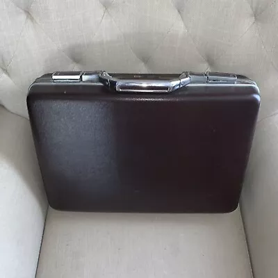 Vintage 70s American Tourister Escort Brown Briefcase Attache Case SMALL CRACK • $12