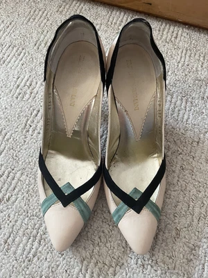 £11 • Buy Armani Shoes Women Sz 38
