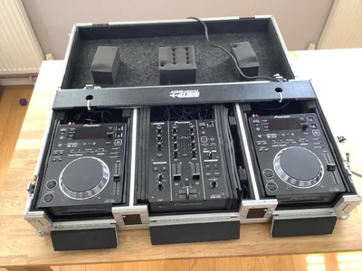 £850 • Buy Pioneer CDJ 350 X2  & DJM 350 Mixer In Flightcase. Outstanding Condition