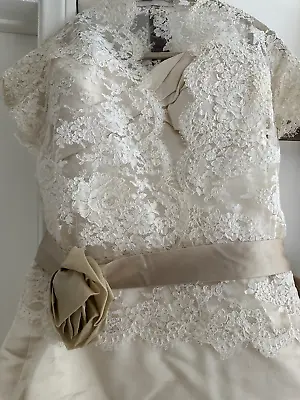 Gorgeous Classic Monique Lhuillier Designer Wedding Dress Size 8 • $550