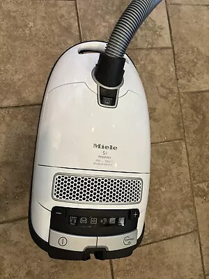 Miele Vacuum Cleaner  S8 Freah Air  • $450