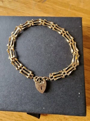 Hallmarked 9Ct Yellow Gold Shaped Bar Gate Bracelet Heart Clasp  • £100