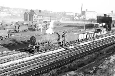 PHOTO British Railways Steam Locomotive Class WD/8 90281 At Mirfield In 1965 • £2.50