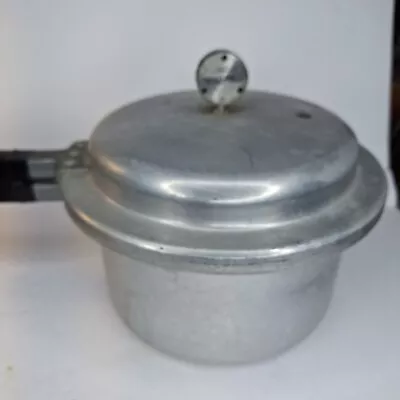 Vintage MIRRO MATIC Aluminum 4 Quart Pressure Cooker 394M USA • $24.99