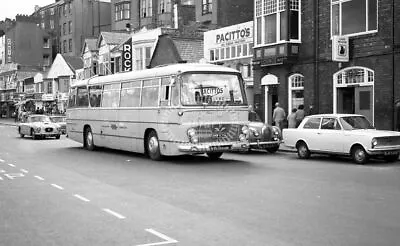 PHOTO Wallace Arnold Ford Thames BNW635C At Scarborough In 1966 • £2.50