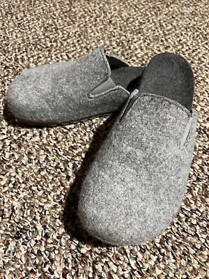 Zara Made In Spain Felt Mule Clog Slippers Shoes • $15