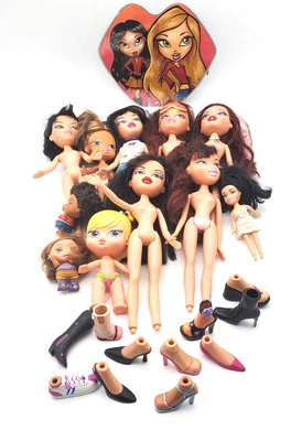 $28 • Buy Bratz Doll Lot 11 One Dressed Few Accessories And Mismatched Shoe Storage Case