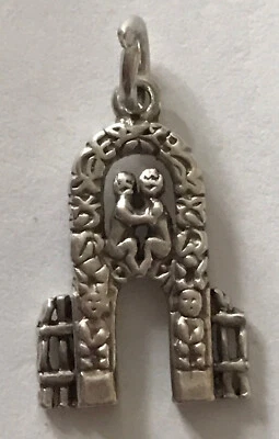 £8 • Buy Vintage Sterling Silver Bracelet Charm Marked  Whaka 2.71g
