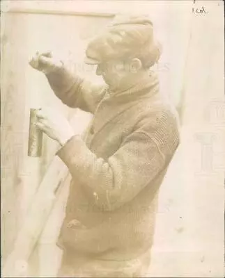 1918 Press Photo Man Testing Tube Of Boiling Maple Syrup - Ner59347 • $16.99