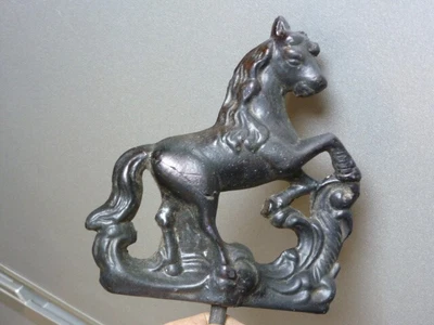 Good Old Vienna Wall Clock Peddiment Horse    (c) • £10