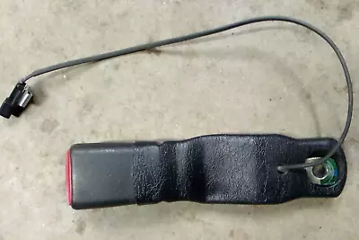 Mercedes-Benz W163 Front Seat Belt Receiver Buckle ML320 • $25