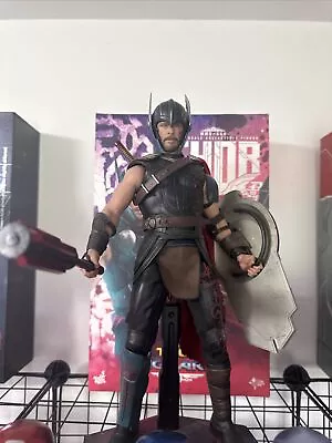 Hot Toys – MMS445 – Thor: Ragnarok – 1/6th Scale Gladiator Thor (Deluxe Version) • £60