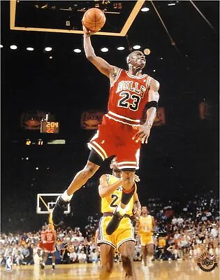 Michael Jordan Unsigned 8x10 Photo Chicago Bulls Glide Dunk VS Lakers • $9.99