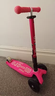 Maxi Micro Deluxe Foldable Scooter In Pink • £68.99