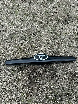 Toyota Camry 2007-2009 Trunk Lid  Garnish With Emblem Oem Used Black • $35