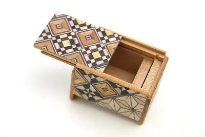 Japanese Secret Puzzle Tiny Box 4 Steps Karakuri Box Handmaid Hakone Yosegi  • £48.18