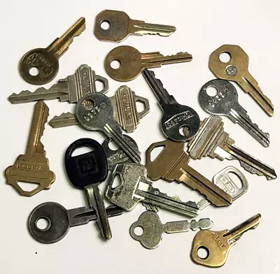 Vintage Lot Of 19 Various Keys • $13.49