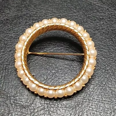 Vintage Jewelry TRIFARI Faux Pearl Circle Pin/Brooch. 10568 • $18.99