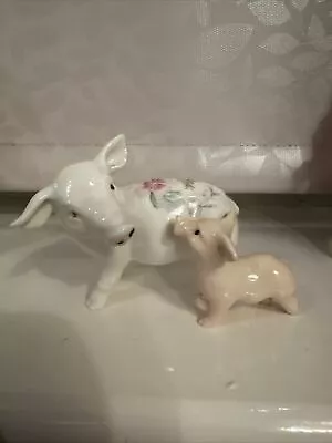 Aynsley Tudor Rose Pig And Piglet • £5