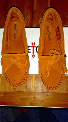 $22.95 • Buy Minnetonka Womens 402 Hardsole KILTY Moccasins Brown, Size 7, New/Box.