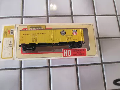 TRAIN MINIATURE PACIFIC FRUIT EXPRESS 40 Foot Reefer Car HO Scale //// • $14.25