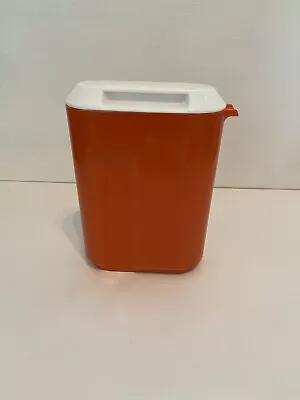 Vintage Rubbermaid Party Plan Easy Grip 1-1/2 Quart Drink Pitcher W/ Lid #0923 • $8