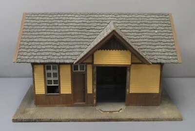 Pola 907 Silverton Railroad Station- Assembled • $123.27